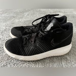 kyrie flytrap basketball shoes